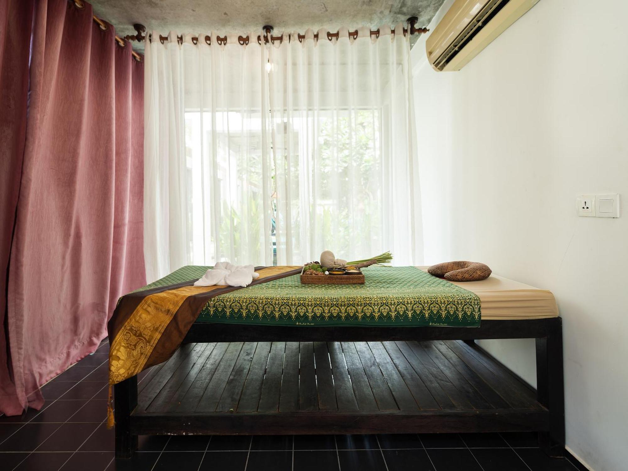 Tunnel Urban Retreat Hotel Siem Reap Exterior photo