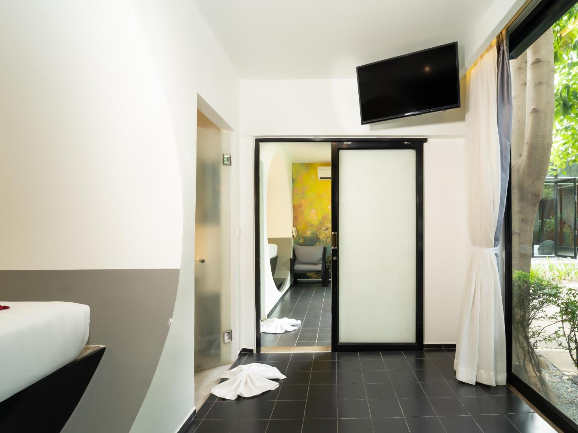 Tunnel Urban Retreat Hotel Siem Reap Exterior photo