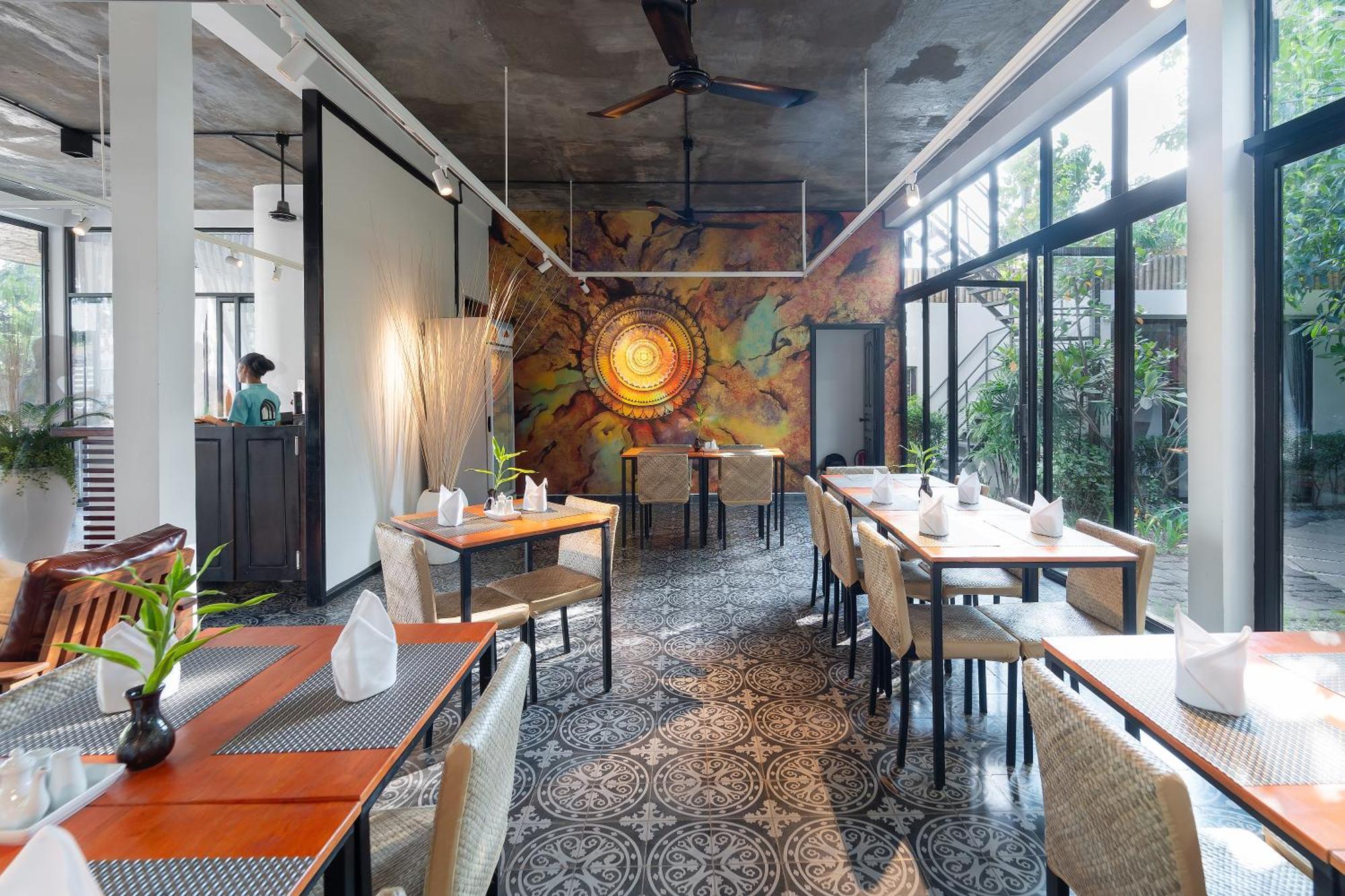 Tunnel Urban Retreat Hotel Siem Reap Exterior photo